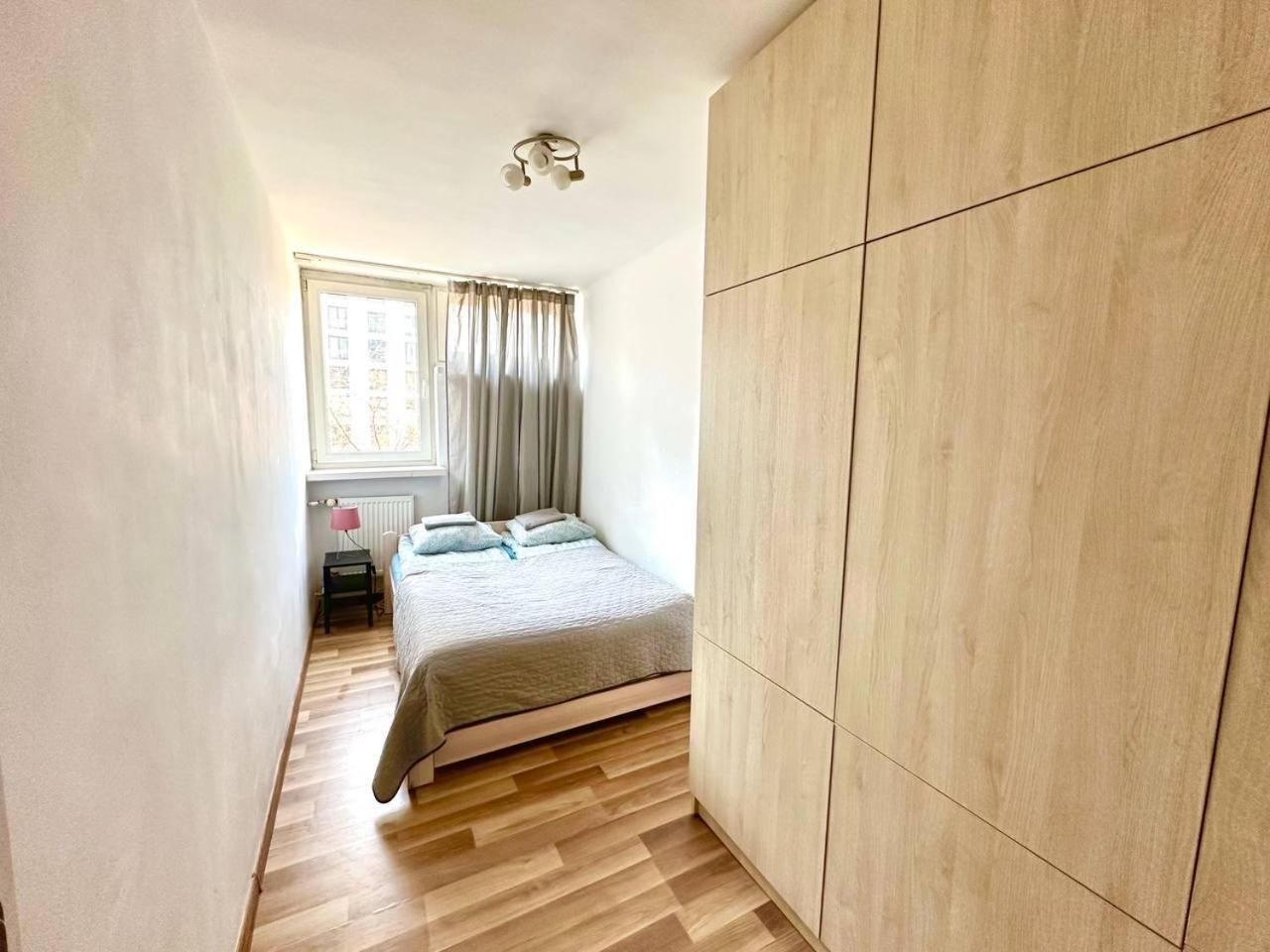Ohmyhome - Park Mirowski Apartment ワルシャワ エクステリア 写真